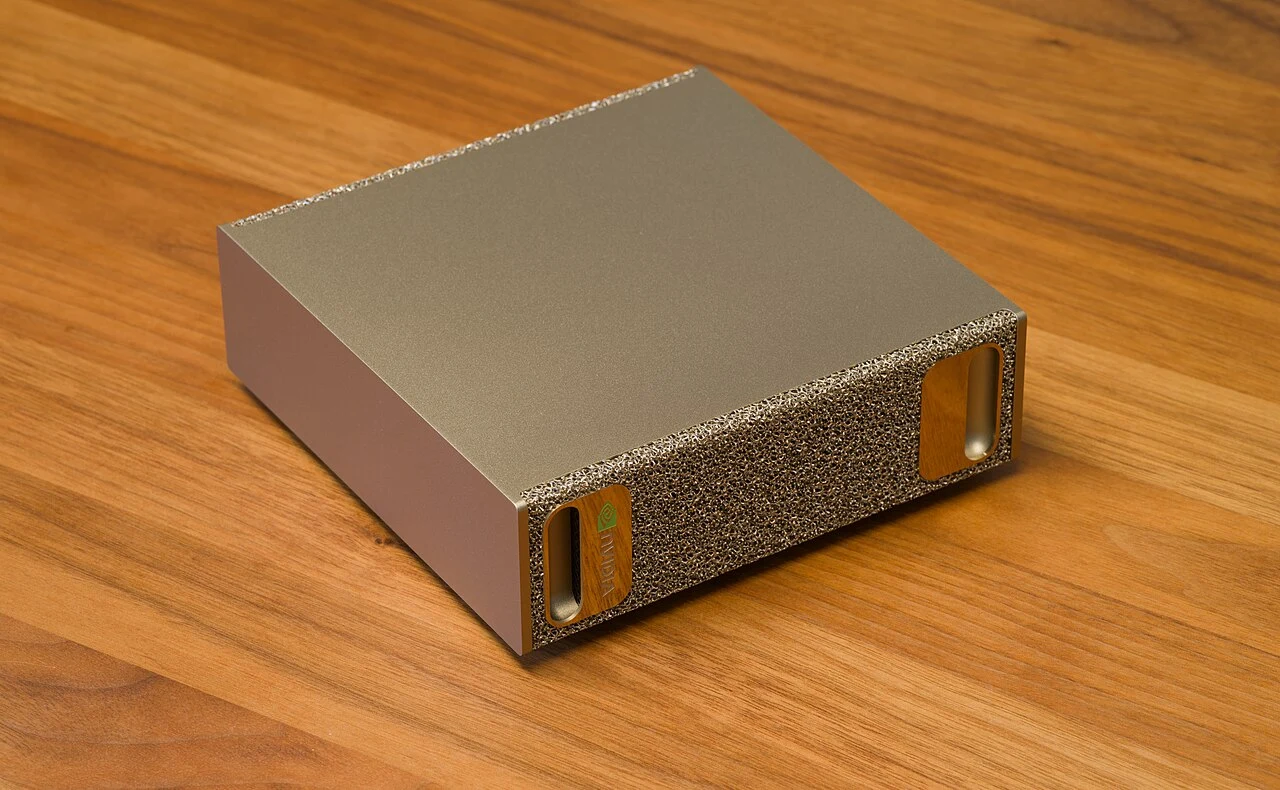 기존 NVIDIA DGX Spark 본체의 전경